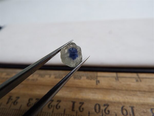 2.5ct bi color madagascar trapichae sapphire gemstone crystal specimen - Image 2
