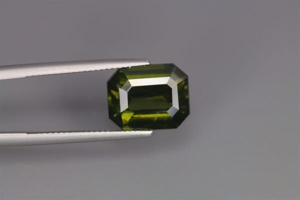 8.68 Crt Zircon Hunter Green Unheated 100% Natural Mine Sri Lanka