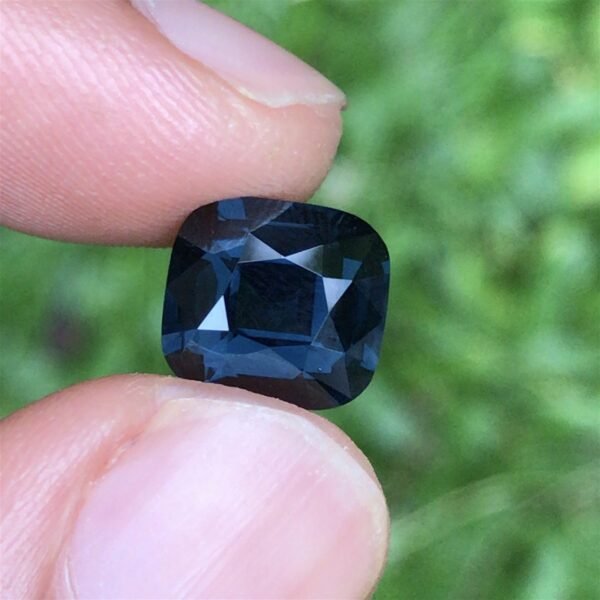 3.85 CRT SPINEL DARK BLUE SPINEL WEL CUT 100% NATURAL UNHEATED BURMESE - Image 2