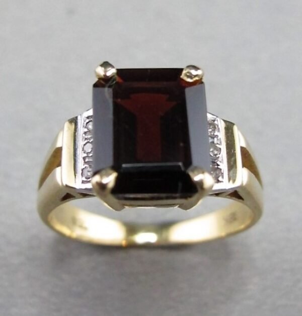 Garnet Ring 3.5 cts with Diamond Accents in 18 ct Gold Setting - Image 2