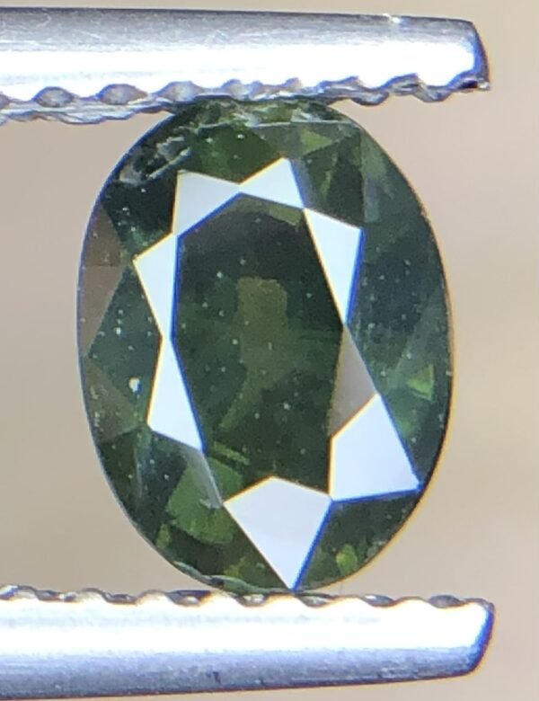 Natural Green sapphire available 1.05 carat - Image 3