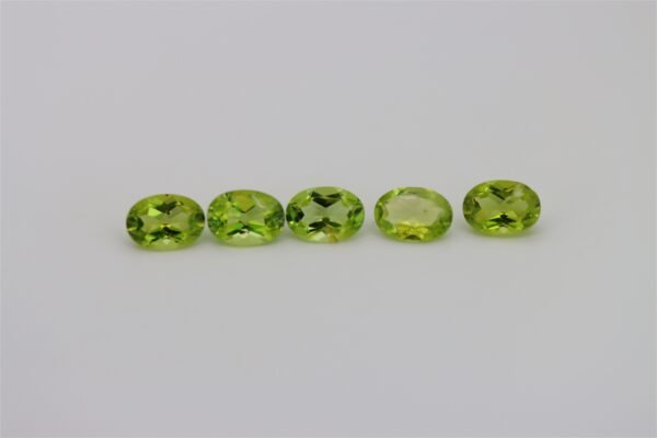 4.455 CTs Natural Peridot Set, Well Oval Leaf Green Gemstone - Image 2