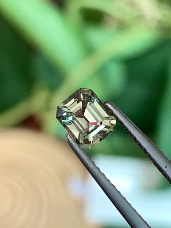 1.03 Cts Certified Unheated Custom Cut Good Quality Green sapphire - Image 2