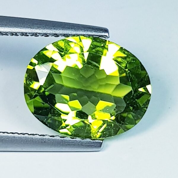 2.93 ct Top Quality Gem Oval Cut Top Luster Natural Peridot - Image 3