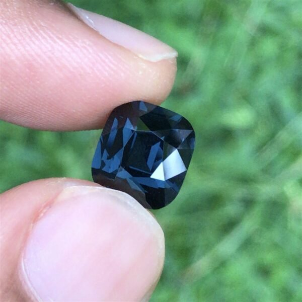 3.85 CRT SPINEL DARK BLUE SPINEL WEL CUT 100% NATURAL UNHEATED BURMESE - Image 3