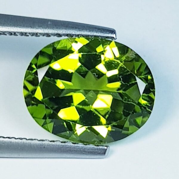 3.02 ct Top Quality Gem Oval Cut Top Luster Natural Peridot - Image 3