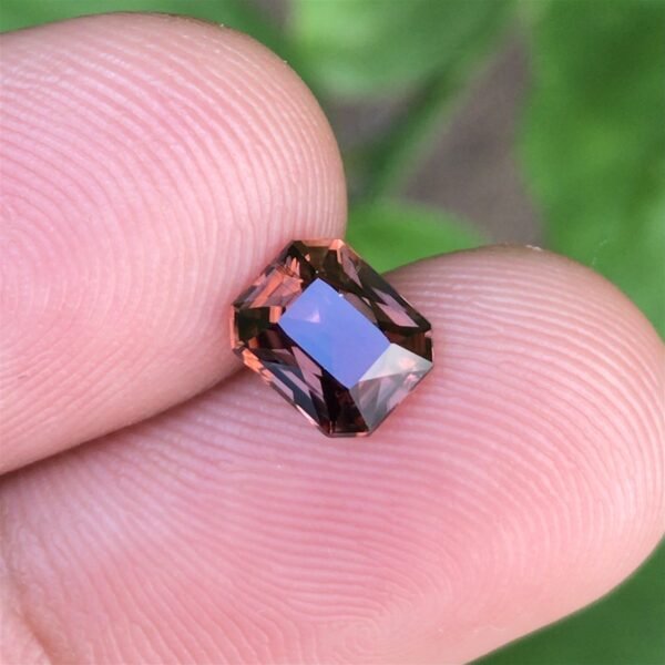 100% NATURAL SUNSET BI-COLOR ZIRCON 1.80 CT's , Well Cut Unheated Gemstone. - Image 3