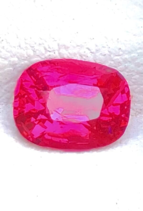 JEDI SPINEL 0.92 CARAT NEON REDDISH PINK NATURAL JEDI SPINEL FROM BURMA - Image 3