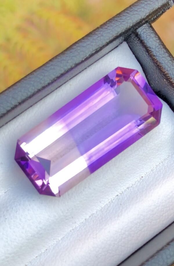 TOP PRECISION CUT 22.58 CARAT NATURAL AMETRINE DARK COLOUR FROM BOLIVIA - Image 3