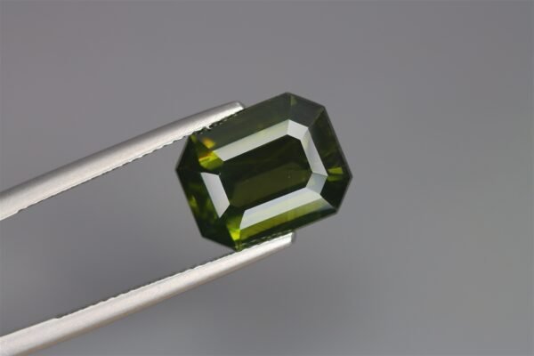 8.68 Crt Zircon Hunter Green Unheated 100% Natural Mine Sri Lanka - Image 3