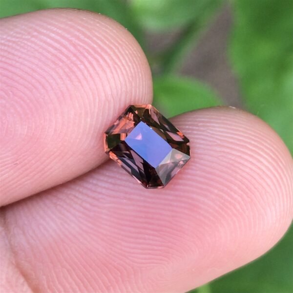 100% NATURAL SUNSET BI-COLOR ZIRCON 1.80 CT's , Well Cut Unheated Gemstone.