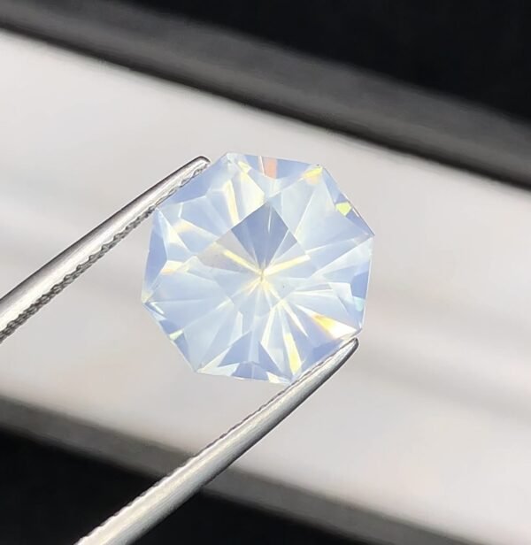 RARE PINKISH PEACH FIRE 5.90 CARAT MOONSTONE MILKY QUARTZ - Image 3