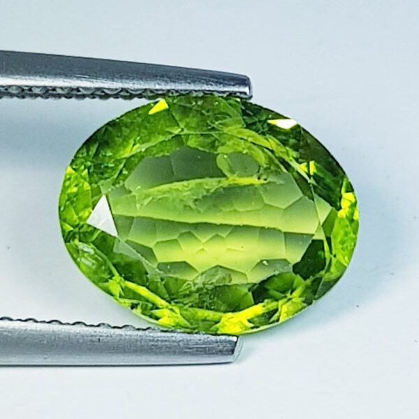 3.02 ct Top Quality Gem Oval Cut Top Luster Natural Peridot - Image 2
