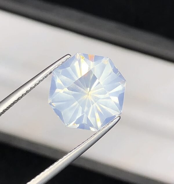RARE PINKISH PEACH FIRE 5.90 CARAT MOONSTONE MILKY QUARTZ - Image 2