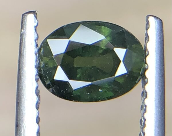 Natural Green sapphire available 1.05 carat - Image 2