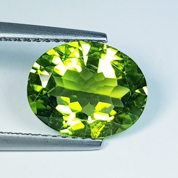 2.93 ct Top Quality Gem Oval Cut Top Luster Natural Peridot